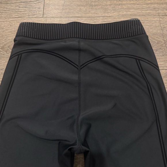 ALO Airlift High-Waist 7/8 Line Up Legging - Picture 7 of 7